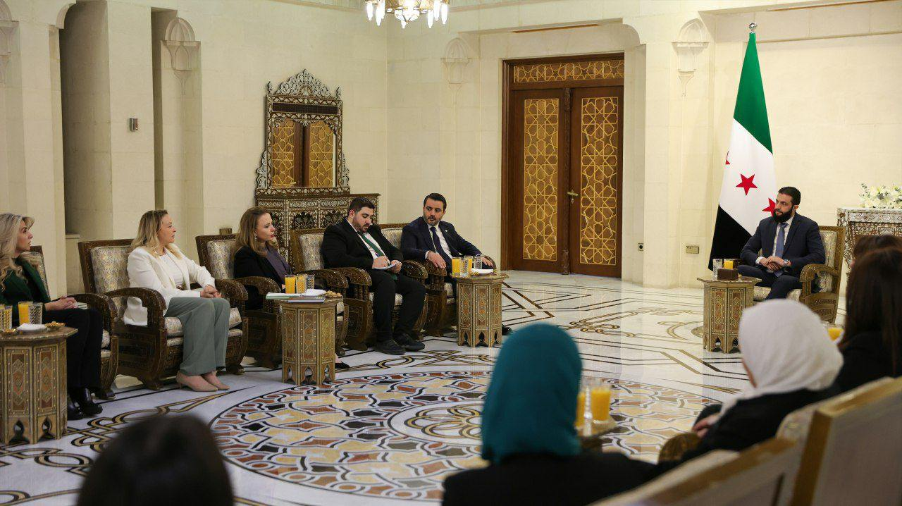گروهی از زنان سوری ساکن آمریکا با احمد الشرع رییس حکومت جدید در سوریه و الشیبانی وزیر خارجه در دمشق دیدار کردند