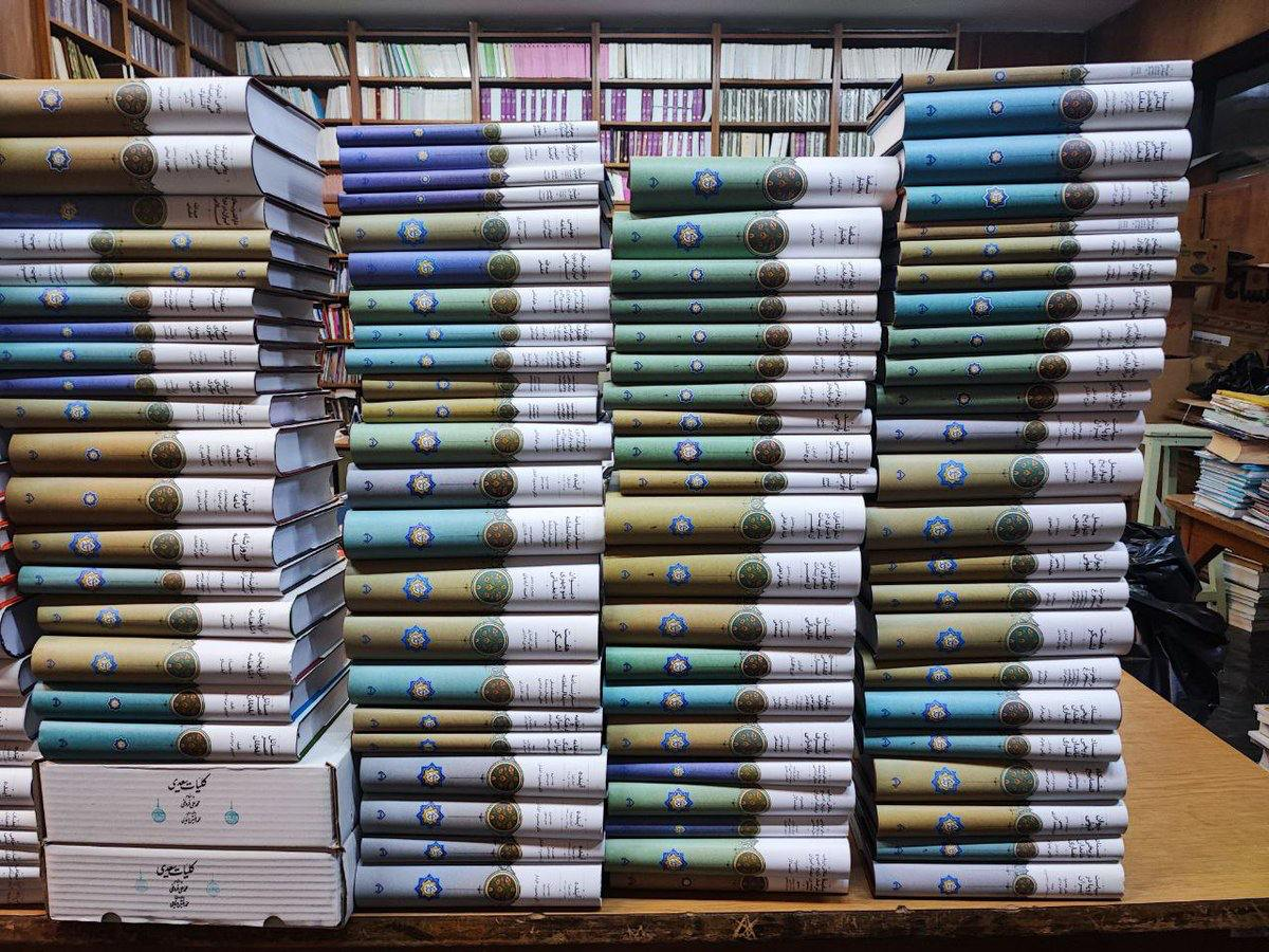 دانشگاه تهران با انتشار این عکس می‌گوید کتابخانه مرکزی دانشگاه تهران، کتاب‌های اهدایی بنیاد موقوفات دکتر محمود افشار را دریافت کرده است