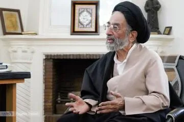 درست است که پزشکیان وعده مرغ و تخم مرع و بنزین به مردم نداده است. ولی دو جهت را مشخص کرده 