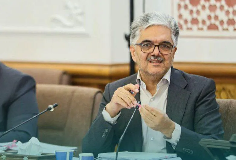  موافقت با تغییر کاربری اراضی صنایع کاغذسازی قائم در قائمشهر 