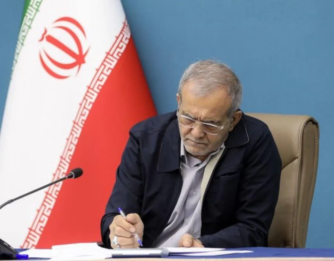  نادعلی و دانش جعفری با حکم رئیس‌جمهور عضو هیات عالی بانک مرکزی شدند