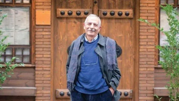 هیچ وزیری در سه ماه توانایی حل مسائل ساختاری کشور را ندرد/ استیضاح وزیر اقتصاد اشتباه است