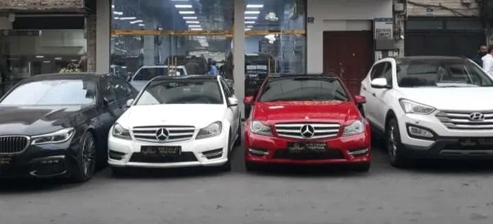 هشدار پلیس تهران به نمایشگاه‌داران: پیاده‌رو جای پارک خودرو نیست