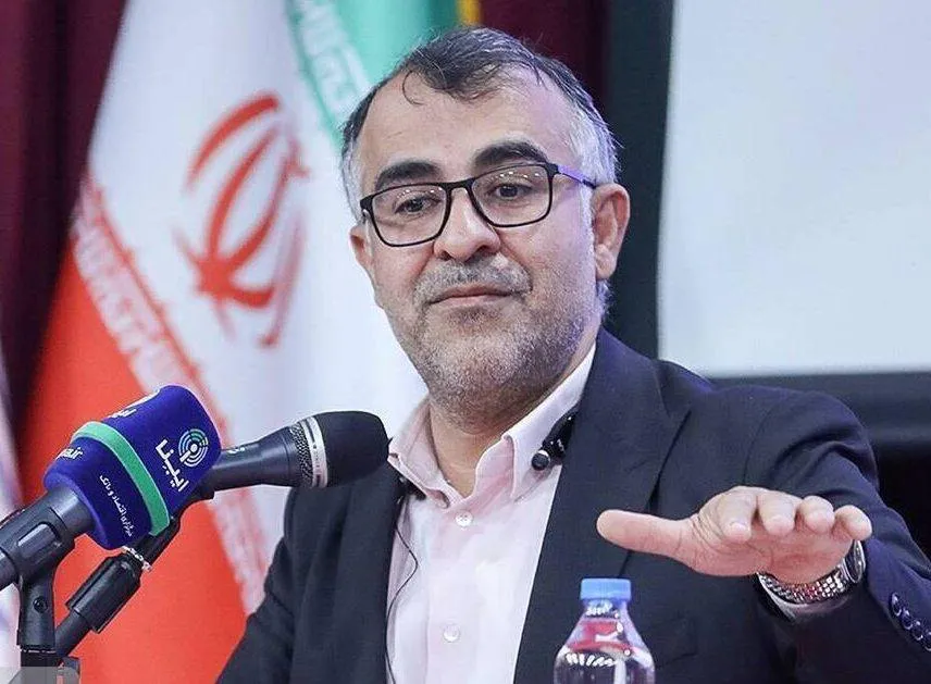 یک سوال ساده: چه کسانی و با چه هدفی در پی برکناری هادی خانی از ریاست مرکز اطلاعات مالی و دبیری شورای عالی مبارزه با پولشویی و تامین مالی تروریسم و تضعیف این مرکز هستند؟ بعدا بیشتر خواهم نوشت...