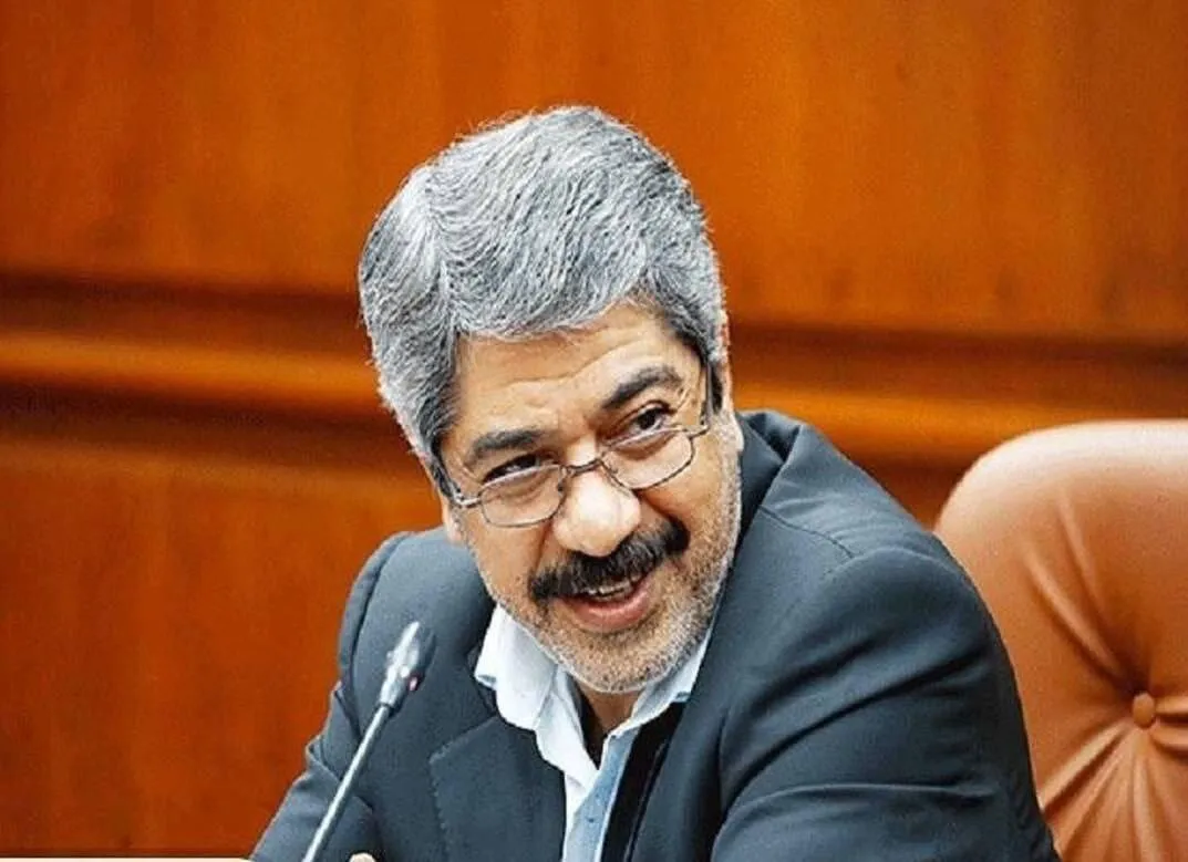 علی‌رضا ابراهیم پور طی حکمی از سوی علی صادقی مدیرعامل موسسه صندوق ذخیره فرهنگیان به عنوان مدیرعامل و عضو هیات مدیره هلدینگ بزرگ سرمایه‌گذاری فرهنگیان منصوب شد. 