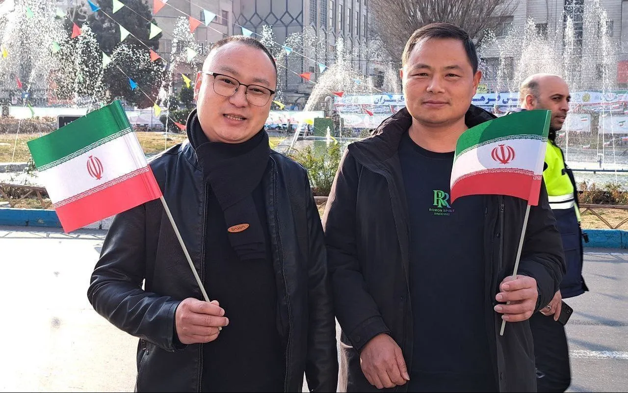 حضور گردشگران چینی‌ در مراسم راهپیمایی ۲۲ بهمن