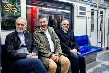  عباس عبدی: اطرافیان رئیس‌جمهور از مترو سوار شدن او در روز ۲۲ بهمن چه بازتابی را به پزشکیان منتقل کردند؟