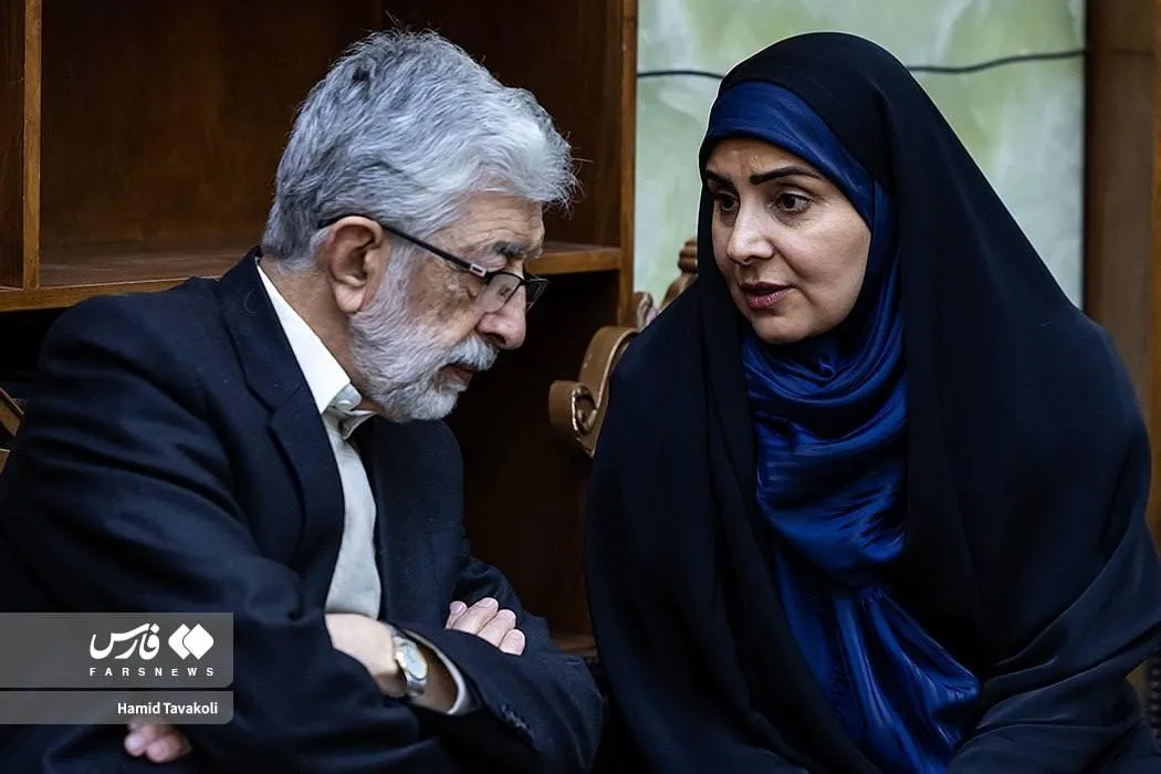  حضور جالب توجه خانم وزیر در مراسم ختم