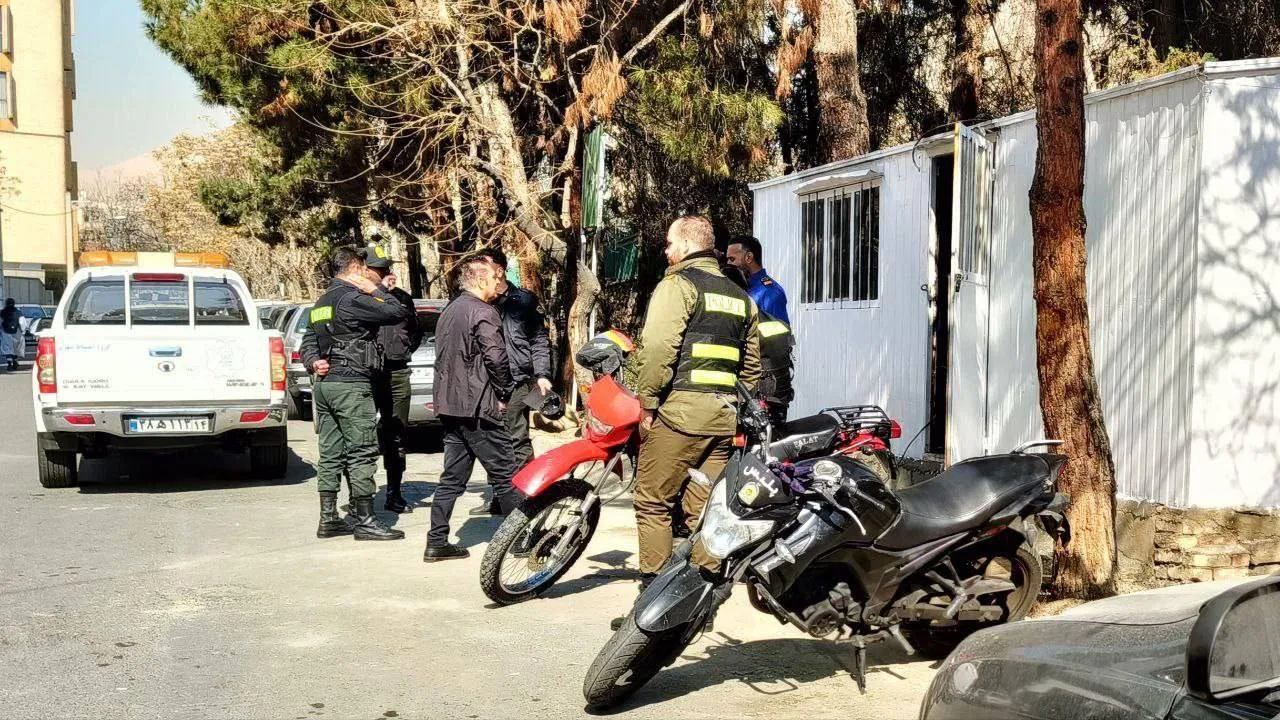 تصاویر کانکس پلیس نصب‌شده در نزدیکی درب کوی دانشگاه تهران