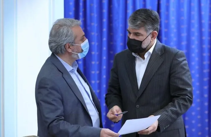 عباس عبدی: نمی‌توان پذیرفت فساد ۳/۷ میلیارددلاری دولت سیزدهم بدون تایید مقامات سیاسی صورت گرفته باشد