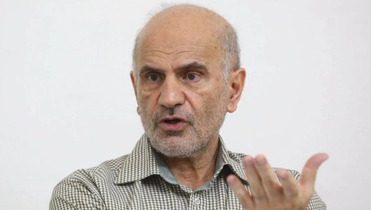فرشاد مومنی اقتصاددان نهادگرا: کالابرگ می‌‏دهند که عذاب وجدان‏شان کم شود