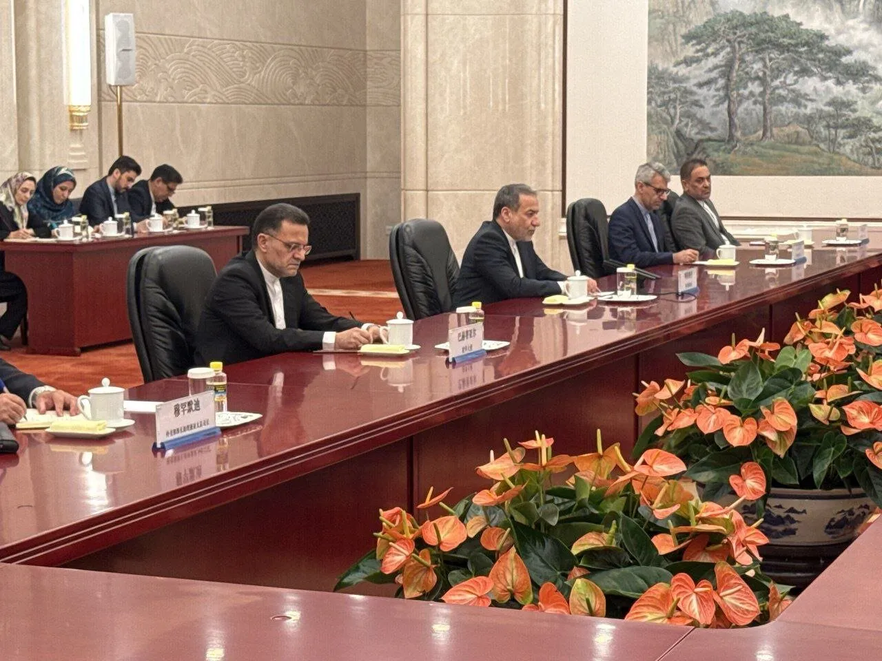 دیدار و گفتگوی سیدعباس عراقچی وزیر امور خارجه ایران و دینگ شوئه شیانگ معاون اول نخست وزیر و عضو دائمی دفتر سیاسی کمیته مرکزی حزب چین در پکن