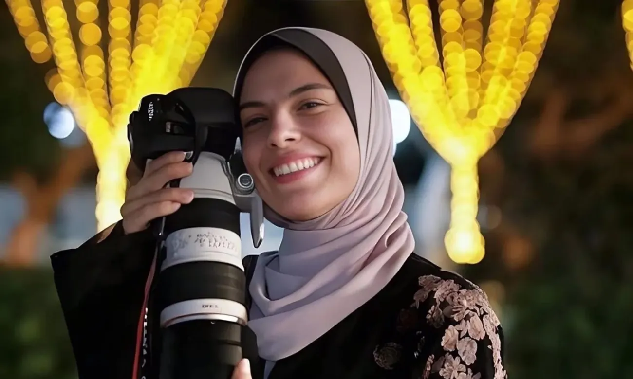  آنجلینا جولی یاد فاطمه حسونا، روزنامه‌نگار فلسطینی را که در جریان جشنواره فیلم کن توسط ارتش اسراییل در غزه شهید شد، گرامی داشت.