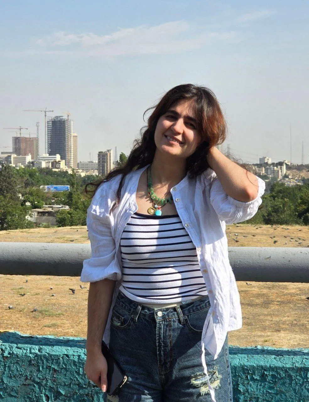 مهدی قلیان برادر سپیده قلیان با انتشار پستی در صفحه اینستاگرام خود نوشته خواهرش بخاطر یک شعار در زندان پس از آزادی به دو سال زندان محکوم شده است.