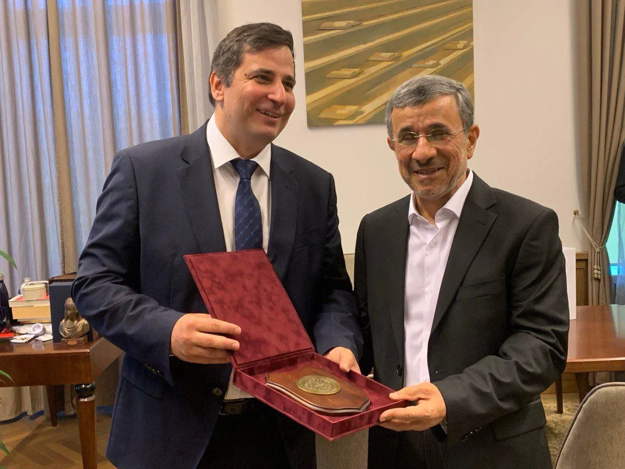  رسانه تصویری سازمان تبلیغات اسلامی: دکترای افتخاری نتانیاهو به احمدی‌نژاد رسید!