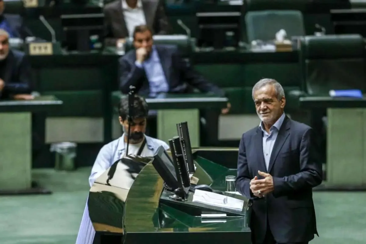 پزشکیان در جلسه رای اعتماد سید علی مدنی زاده وزیر پیشنهادی امور اقتصادی و دارایی در مجلس شورای اسلامی، حضور یافت.