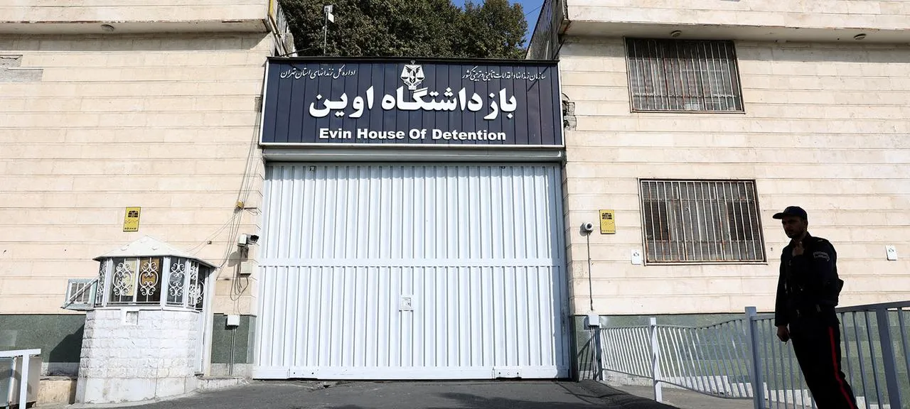  اسامی قربانیان بازداشتگاه اوین (مراجعان و پرسنل به دادسرای عمومی و انقلاب ناحیه ۳۳ تهران و سالن ملاقات و دایره نظارت بر زندان اوین و مجموعه بند ۲۰۹ وزارت اطلاعات در این لیست نیستند)