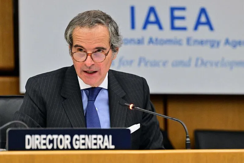 کیهان: گروسی باید هنگام ورود به ایران به جرم جاسوسی و مشارکت در قتل ایرانیان محاکمه و اعدام شود