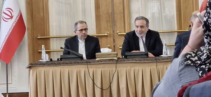 عراقچی: خطر اشاعه مواد رادیواکتیو و خطر انفجار مهماتی که از جنگ باقی مانده جدی هست