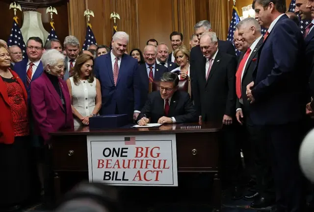  ترامپ:️ لایحه تصویب شده توسط کنگره، قوی‌ترین مرزهای روی زمین و قوی‌ترین اقتصاد جهان را فراهم خواهد کرد