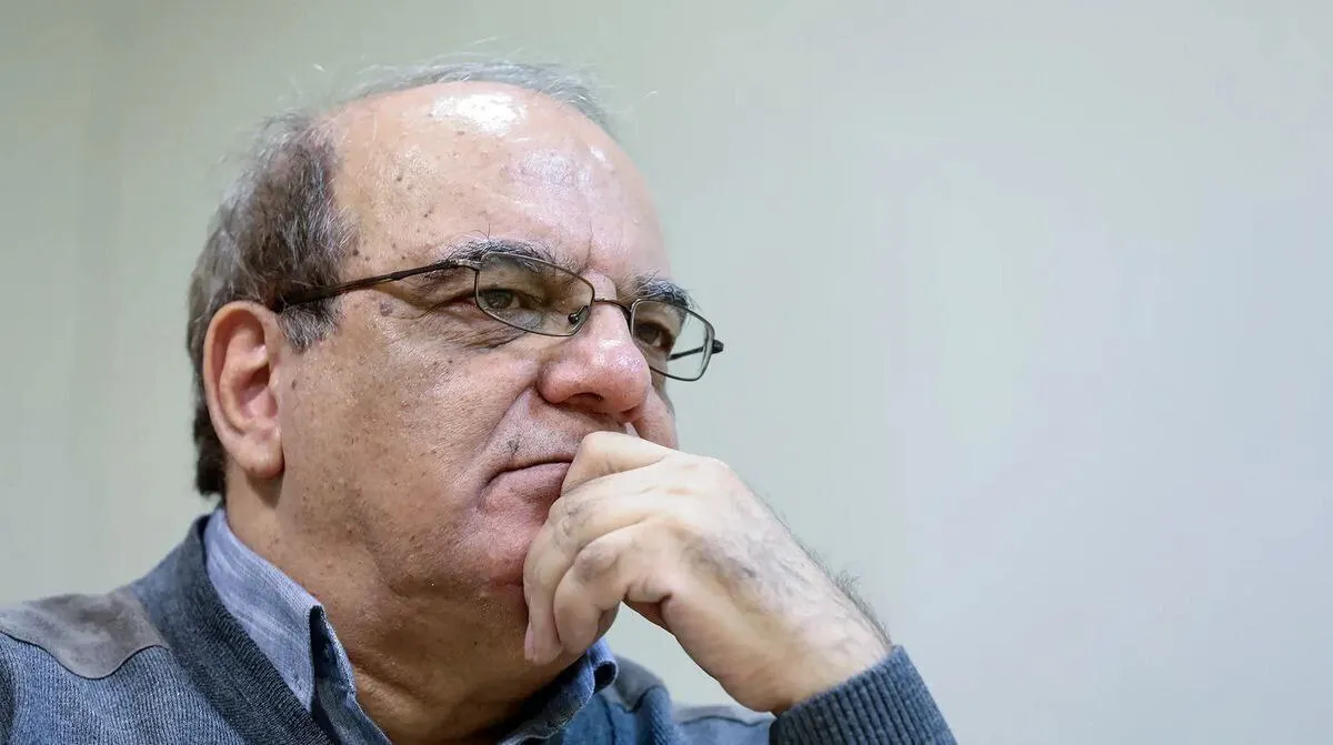 انتقاد تند عباس عبدی: به جای آنکه دنبال کشف عوامل ترور دانشمندان هسته‌ای باشند مشغول ردصلاحیت‌ها بودند