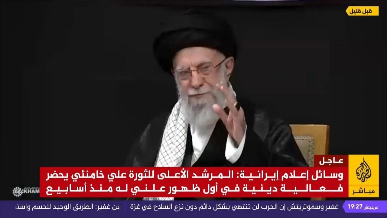  شبکه الجزیره با قطع روند عادی برنامه‌های خود، به پخش تصاویر حضور آیت‌الله خامنه‌ای در مراسم شب عاشورا پرداخت