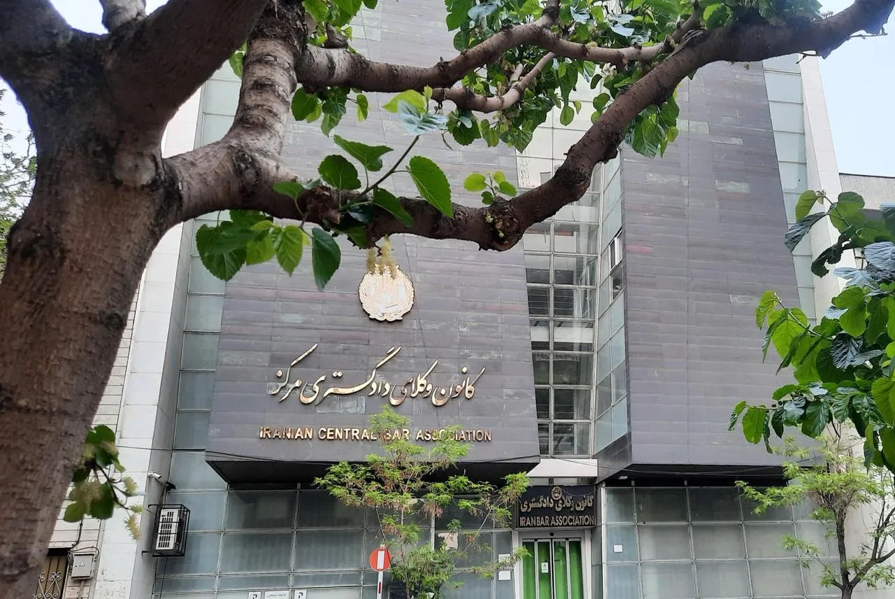 تصمیم هیات نظارت بر انتخابات هیات مدیره کانون وکلای دادگستری مرکز مبنی بر ابطال انتخابات دوره سی و سوم توسط هیئت دادرسان شعبه اول دادگاه عالی انتظامی قضات تایید گردید.