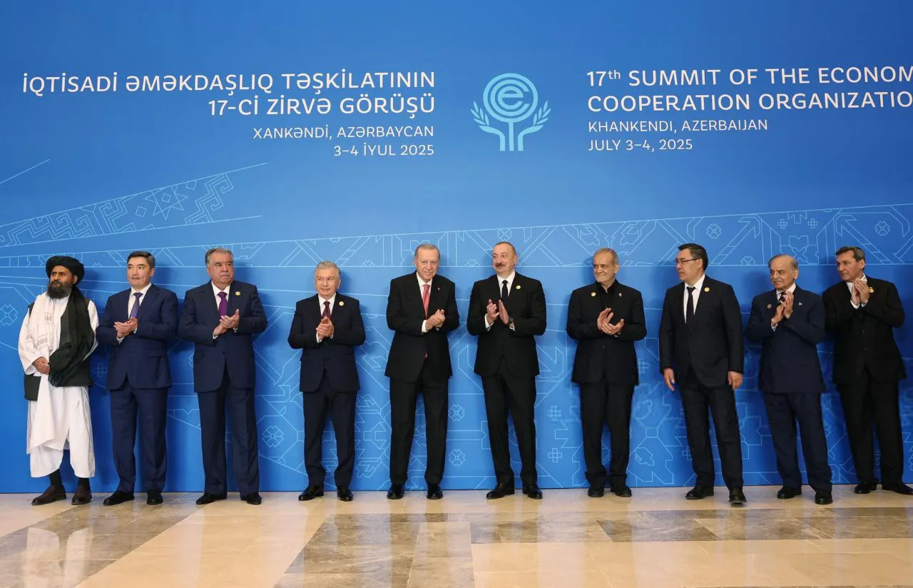  تصویری از سران کشورهای عضو اکو در اجلاس خانکندی آذربایجان
