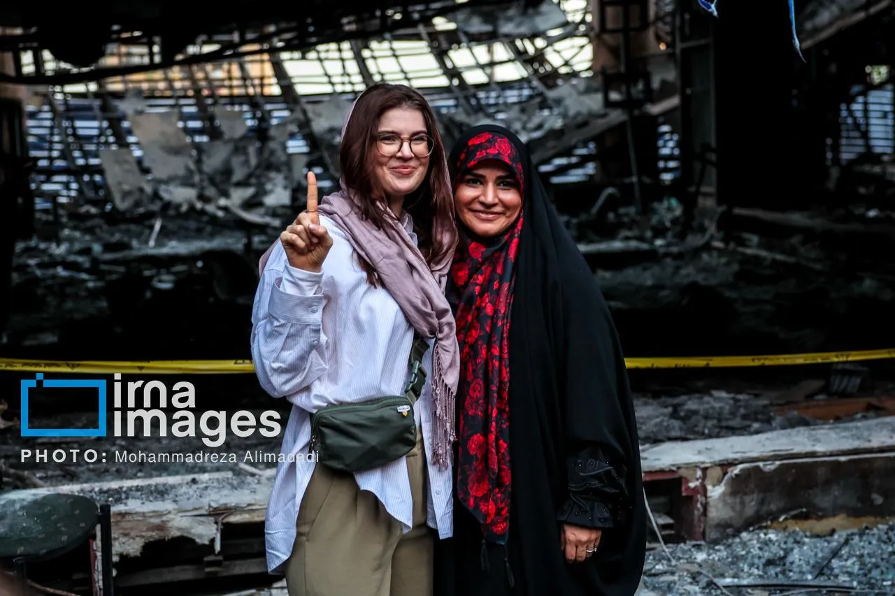  بازدید خبرنگاران خارجی از ساختمان شیشه‌ای صداوسیما