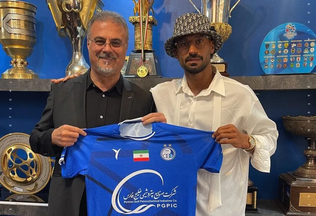  کلاه ۱۲۰,۰۰۰,۰۰۰ تومانی رامین رضاییان هنگام تمدید قرارداد با استقلال