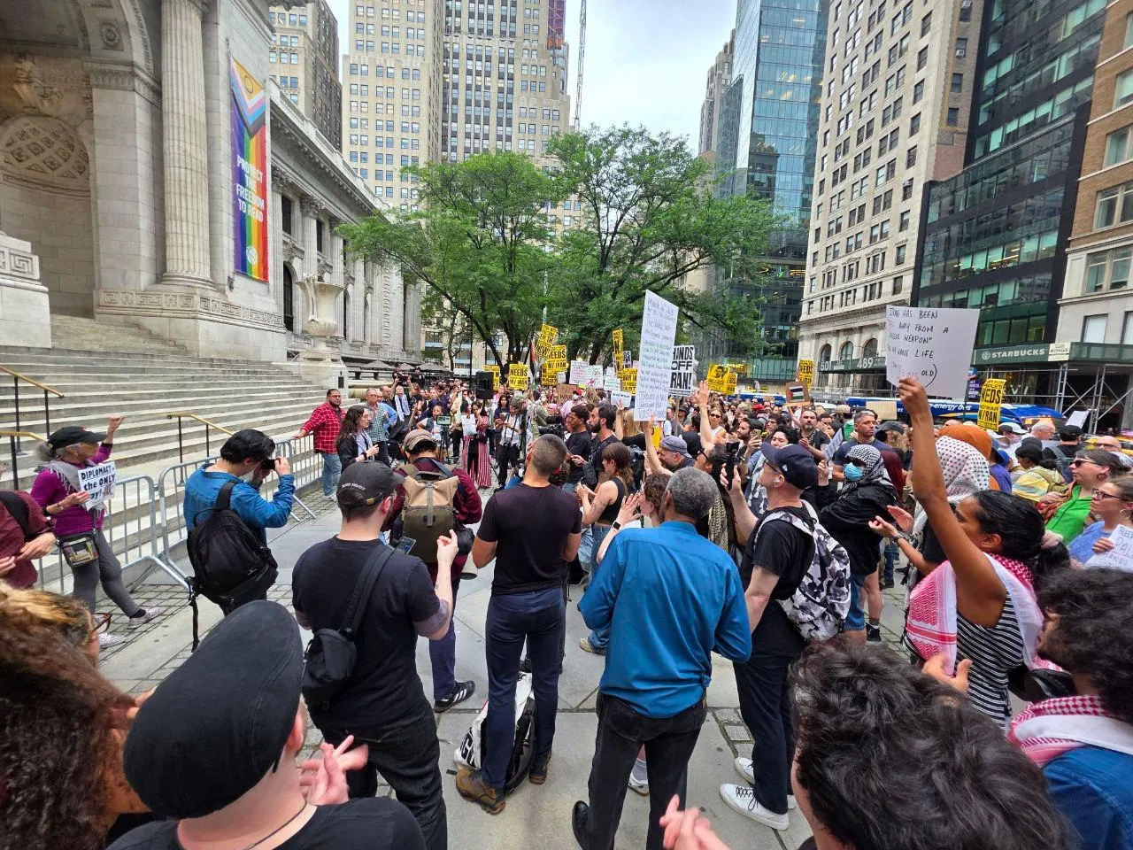 تصاویری از تظاهرات در حمایت از ایران در نیویورک