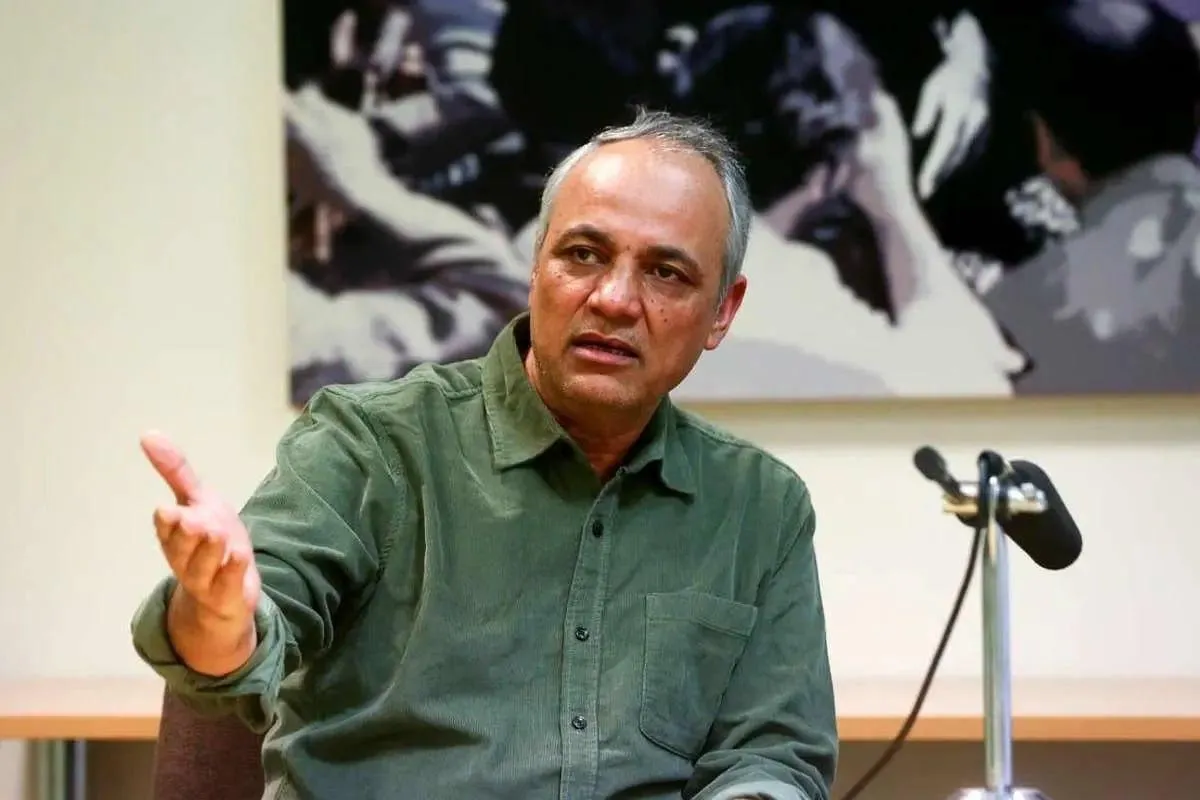  انتقاد زیدآبادی از دو جریان سیاسی تندرو و متضاد؛ آنچه مرحوم دکتر شریعتی «تجاوز به ناموس کلمات» می‌خواند ظاهراً به منتها درجۀ خود رسیده است!