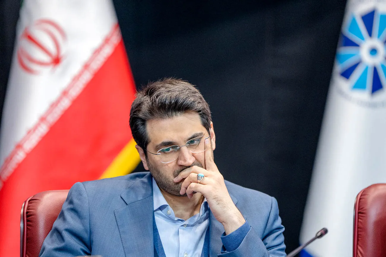 کیوان جعفری بازپرس شعبه اول دادسرای کارکنان دولت، محمدهادی سبحانیان رییس کل سازمان امورمالیاتی کشور را از حیث اتهامات: استنکاف از اجرای دستورات قضایی و ترک فعل، جلوگیری از کشف جرم فرار مالیاتی و پولشویی گروه مالی زاویه