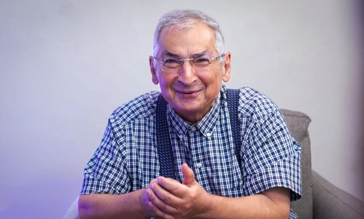 زیباکلام: واقعاً حضور افرادی مانند تاجزاده برای جامعه خطری دارد؟/ آزاد کردن محکومان سیاسی می‌تواند از دوقطبی شدن جامعه جلوگیری کند