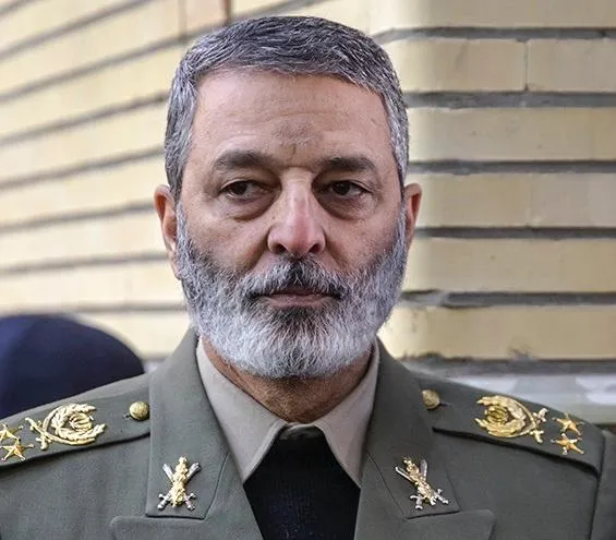 مشخص شد #فرمانده کل #سپاه را یک نیروی عملیاتی انتخاب و بعد #جانشین وی را برای #فرماندهی قرارگاه و مجری #میدان، #احمد_وحیدی انتخاب کرد؟