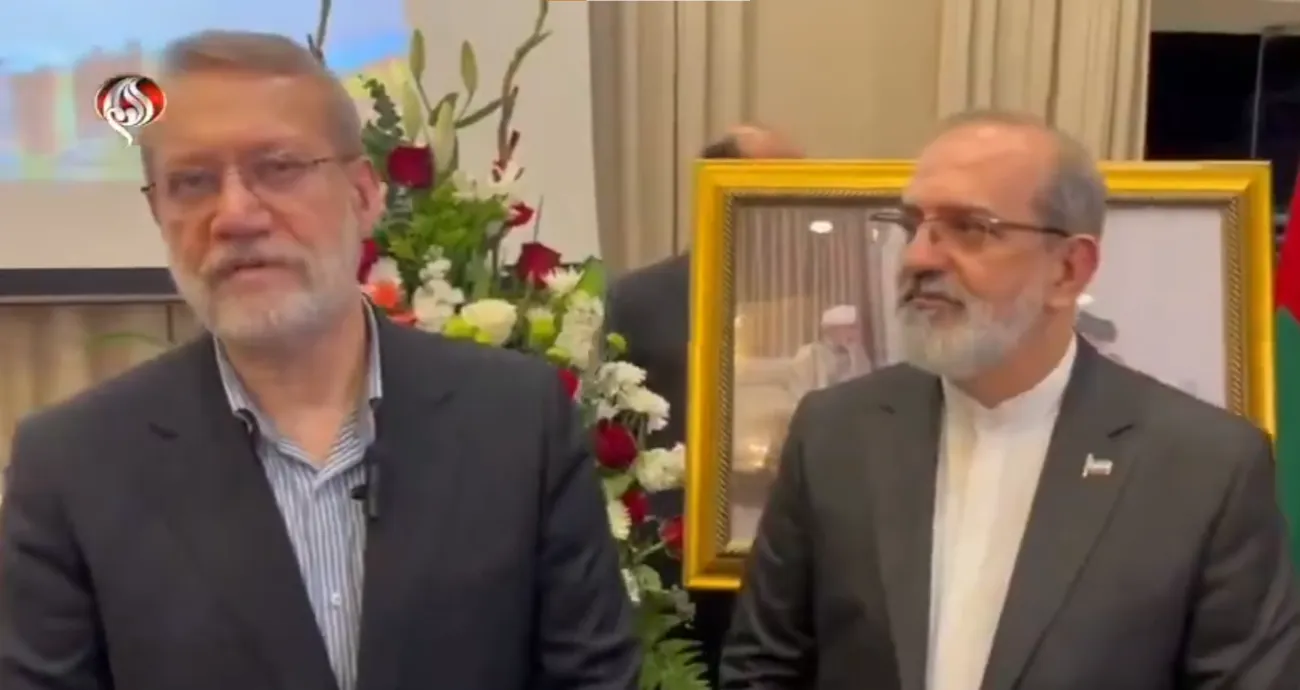 لارنس نورمن خبرنگار وال استریت ژورنال نوشت: مسیر اول: لاریجانی به مسکو می‌رود. لاریجانی به عمان می‌رود. گفته می‌شود درباره اورانیوم با غنای بالا (HEU) گفت‌وگو می‌کند....