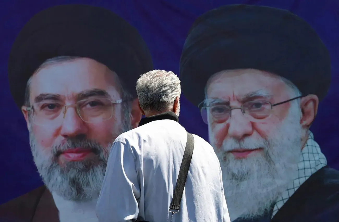 هر ساله مراسم یادبود رهبر موسس جمهوری اسلامی در بارگاه او با حضور آیت‌الله سید علی خامنه‌ای برگزار میشد آیا امسال هم در اولین سال رهبری رهبر سوم، او در این مراسم شرکت نخواهد کرد؟