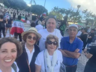 جدیدترین تصاویر از پرویز ثابتی مسئول ادارهٔ سوم (مهم‌ترین رکن ساواک) طی سال‌های ۱۳۵۲ تا ۱۳۵۷و رئیس ساواک تهران در اجتماع مخالفان جمهوری اسلامی که توسط دخترش منتشر شده است.