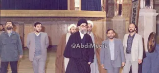 عکسی دیده نشده از آیت الله خامنه ای در سال ۱۳۶۸ در حین بازدید از مراحل ساخت حسینیه امام خمینی که به گفته محسن رفیق‌دوست بصورت ضربتی ساخته شد.