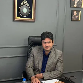 دوستان محمد صفایی، هوادار شدند و به دورهگردی برای خرید آبروی ریخته توسط خودش می پردازند!