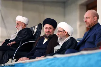 به صندلی دقت کنید