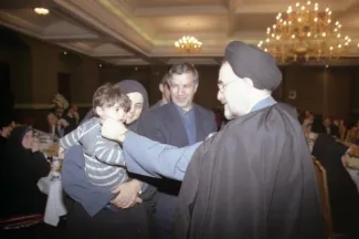 خاتمی در مراسم ضیافت افطار با اعضای خانواده وزراء-خانواده مهاجرانی؛ سال ۷۹