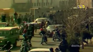 ویدیویی از استقبال انقلابیون از آیت‌الله خمینی در بهمن ۵۷ هنگام بازگشت ایران