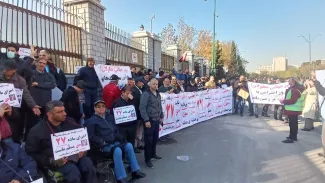 گزارش تصویری از تجمع معلولان مقابل مجلس