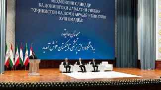 دانشگاه علوم پزشکی بوعلی سینای تاجیکستان به رئیس‌جمهور پزشکیان درجه پروفسوری و دیپلم افتخار اهدا کرد‌