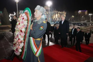  ادای احترام رئیس‌جمهور به نماد ملی تاجیکستان