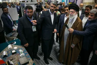  بازدید آيت‌الله خامنه‌ای از نمایشگاه «پیشگامان پیشرفت، رویداد ملی توانمندی‌ها و دستاوردهای بخش خصوصی»