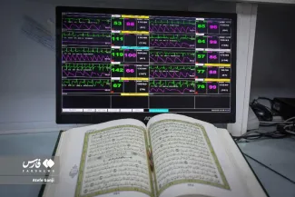  همراهی کادر درمان با بیماران در مراسم قرآن به‌سر شب قدر 