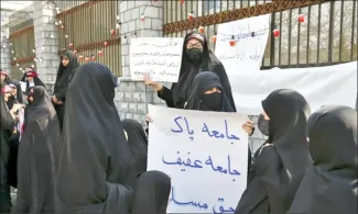  ویدیویی که مهری طالبی دارستانی از تجمع روبروی مجلس در حمایت از اجرای قانون حجاب منتشر کرد.