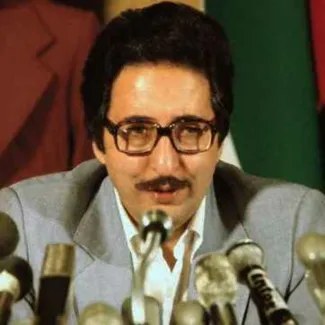 بشنوید | قسمت پنجاه و چهارم سخنان سید ابوالحسن بنی صدر در ۶ اسفند ۱۳۵۷: «مملکت ایران در پرتگاه است»